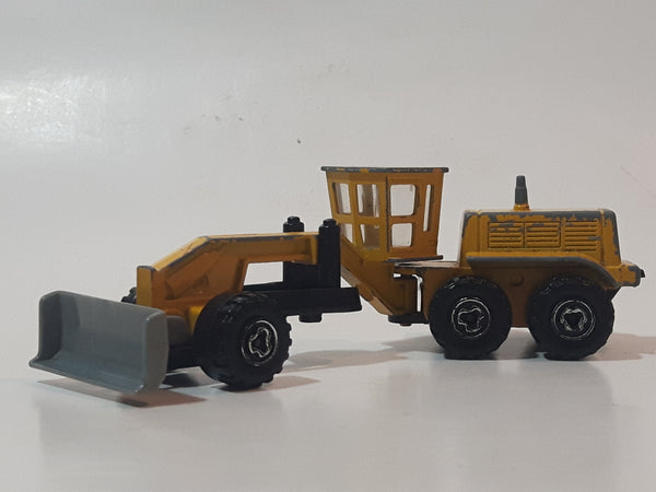 Vintage Majorette No. 331 Niveleuse Grader Leveling Scraper Yellow Die Cast Toy Car Vehicle Missing Grader Blade