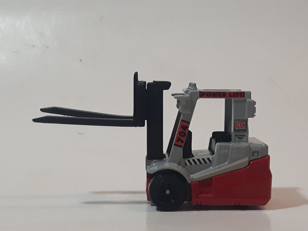 2009 Matchbox Power Lift 2000 Fork Lift Red and Grey Die Cast Toy Car Warehouse Machinery Construction Vehicle Equipment