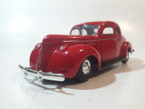 Motor Max No. 68014 1940 Ford Deluxe Coupe Red 1:24 Scale Die Cast Toy Car Vehicle with Opening Doors, Hood, and Trunk