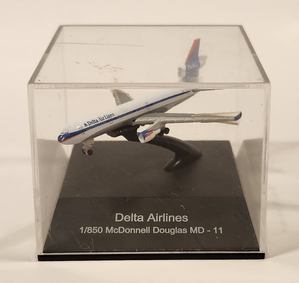 New Ray Delta Airlines McDonnell Douglas MD - 11 1/850 Scale Die Cast Toy Airplane in Display Case