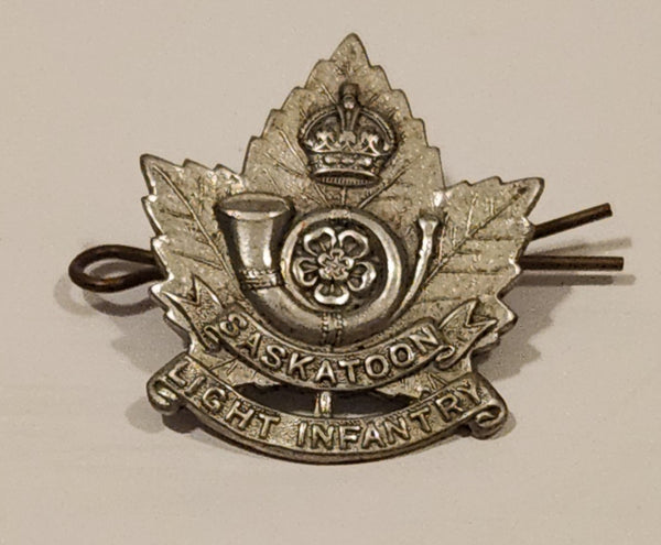 Vintage WWII Era Royal Canadian Infantry Corps Saskatoon Light Infantry Metal Cap Hat Badge