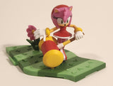 Just Toys Sonic The Hedgehog Series 3 Craftable Buildable Amy with Hammer on Grass Toy Action Figure