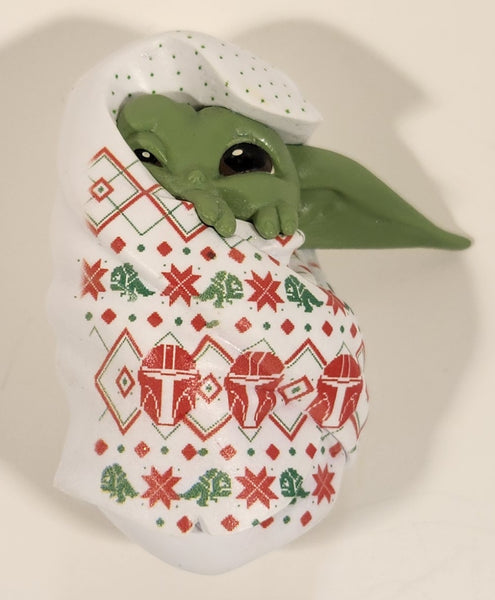 Hasbro LFL Star Wars The Bounty Collection Mandalorian Grogu The Child in Christmas Blanket 2 7/8" Tall PVC Toy Figure