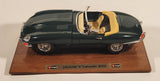 Burago 1961 Jaguar "E" Cabriolet Green 1/18 Scale Die Cast Toy Car Vehicle on Wood Display Stand JDU 877E