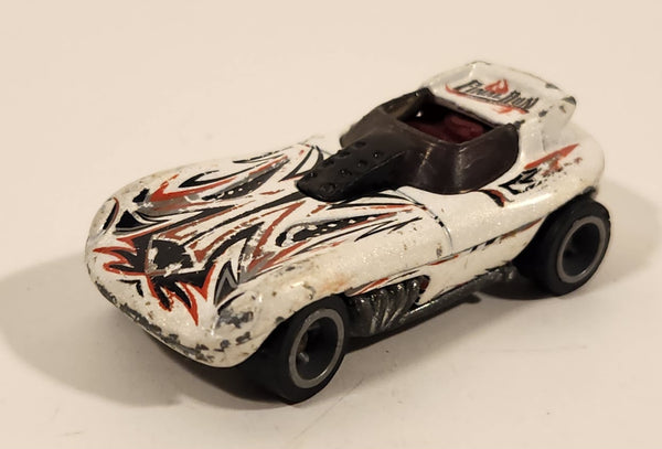 2004 Hot Wheels Final Run Cat-A-Pult White Die Cast Toy Car Vehicle