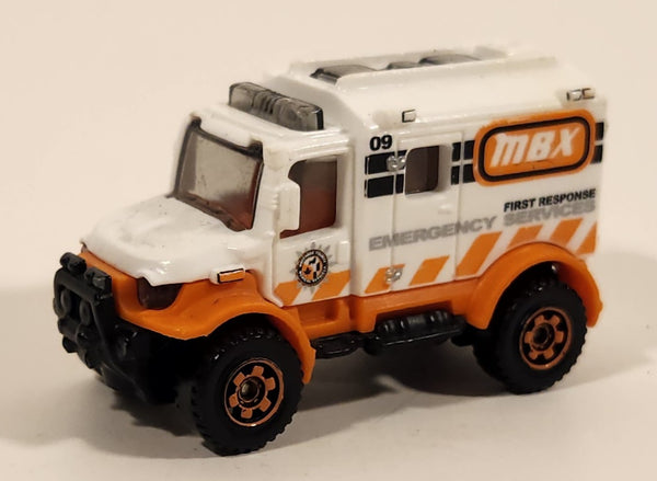 2013 Matchbox MBX Heroic Rescue 4x4 Scrambulance White Die Cast Toy Car Vehicle