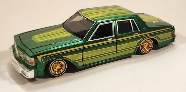 Maisto Lowriders 1987 Chevrolet Caprice Green 1/26 Scale Die Cast Toy Car Vehicle with Opening Doors Hood Trunk