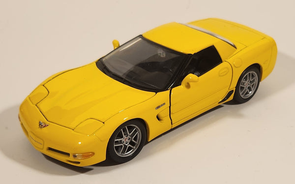 Maisto 2002 Corvette Yellow 1/24 Scale Die Cast Toy Car Vehicle with Opening Doors and Hood