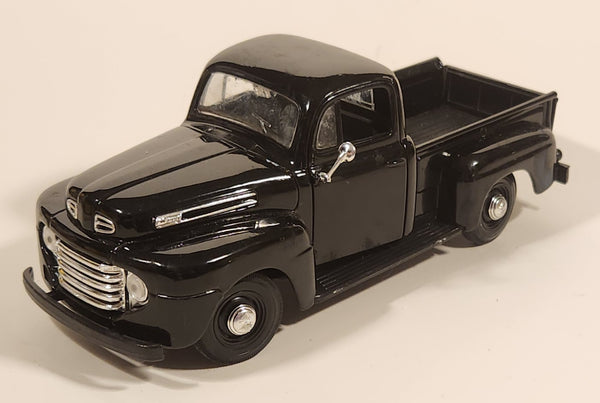Maisto 1948 Ford F1 Pickup Truck Black 1/24 Scale Die Cast Toy Car Vehicle with Opening Tailgate