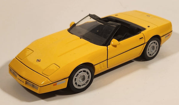 Motor Max No. 73298 1986 Corvette Convertible Yellow 1/24 Scale Die Cast Toy Car Vehicle with Opening Doors and Hood