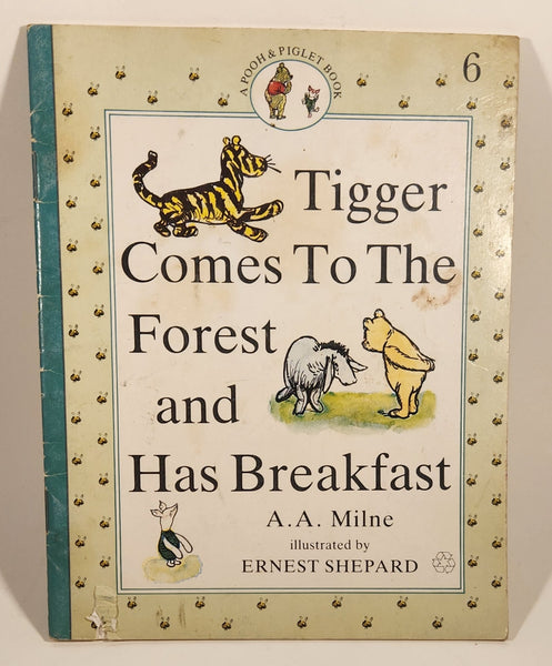 1990 A Pooh & Piglet Book Tigger Comes To The Forest and Has Breakfast Book #6 By A. A. Milne