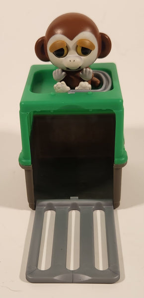 2018 Jazwares Feisty Pets Mini Misfits Grandmaster Funk Monkey 1 1/2" Toy Figure with Moving Mouth and Eyes Including Green Carrier Crate