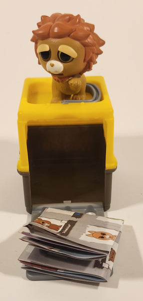 2018 Jazwares Feisty Pets Mini Misfits Marky Mischief Lion 1 7/8" Toy Figure with Moving Mouth and Eyes Including Yellow Carrier Crate