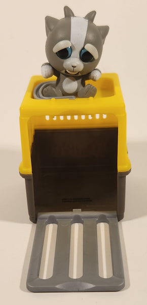 2018 Jazwares Feisty Pets Mini Misfits Junkyard Jeff The Goat 1 5/8" Toy Figure with Moving Mouth and Eyes Including Yellow Carrier Crate