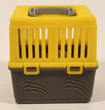 2018 Jazwares Feisty Pets Mini Misfits Narcoleptic Naomi Seal 1 7/8" Toy Figure with Moving Mouth and Eyes Including Yellow Carrier Crate