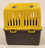 2018 Jazwares Feisty Pets Mini Misfits Narcoleptic Naomi Seal 1 7/8" Toy Figure with Moving Mouth and Eyes Including Yellow Carrier Crate