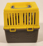 2018 Jazwares Feisty Pets Mini Misfits Glenda Glitterpoop Unicorn 1 7/8" Toy Figure with Moving Mouth and Eyes Including Yellow Carrier Crate