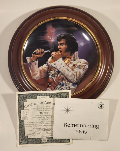 1995 Bradford Exchange Elvis Presley The King Collector Plate in Wood Frame with Certificate