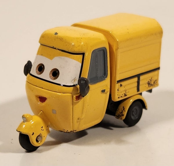 Disney Pixar Cars Sal Machiani Yellow Die Cast Toy Car Vehicle V8886