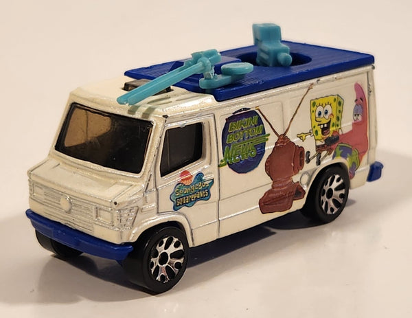 2006 Matchbox Nickelodeon SpongeBob Squarepants Bikini Bottom News TV News Truck Van News 12 Live White and Blue Die Cast Toy Car Vehicle