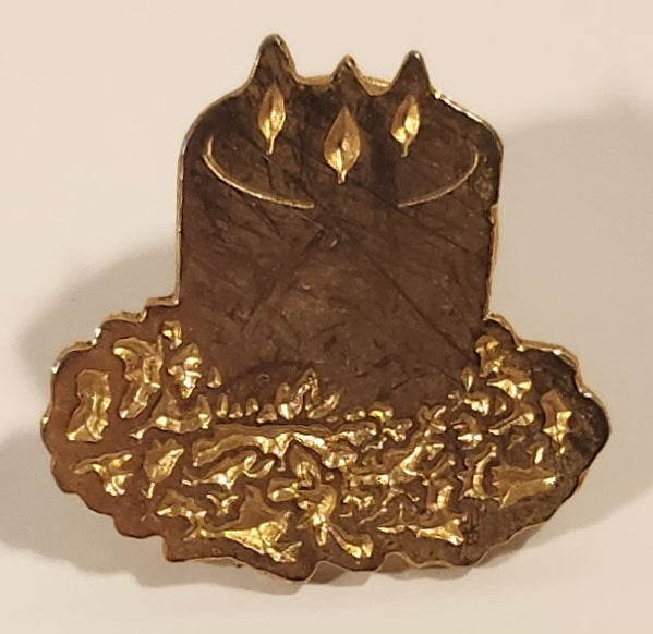 Three Wick Candle in Christmas Wreath Gold Tone Metal Lapel Pin