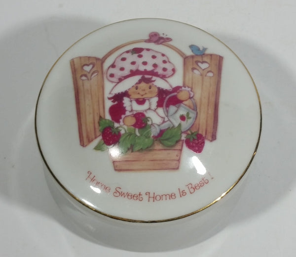 Vintage 1981 Designers Collection Strawberry Shortcake Fine Porcelain Round Trinket Box WWA Inc Made in Japan