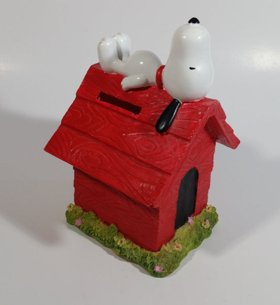 UFS United Features Syndicate Peanuts Snoopy Character Red Dog House Heavy Resin Coin Bank Cartoon Collectible