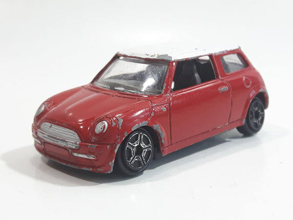 Motor Max No. 6057 2001 Mini Cooper Red with White Roof Die Cast Toy Car Vehicle