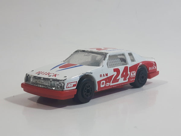 Maisto Special Edition Buick Lasabre Stock Car #24 "Carolina Kid" White Red Die Cast Toy Car Cop Vehicle