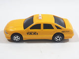 Unknown Brand Yellow Cab Taxi 488-7171 Plastic Body Die Cast Toy Car Vehicle
