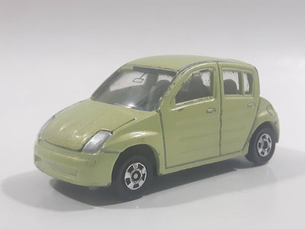 2000 Tomy Tomica No. 27 Toyota Will VI Light Green 1/60 Scale Die Cast Toy Car Vehicle with Opening Hood