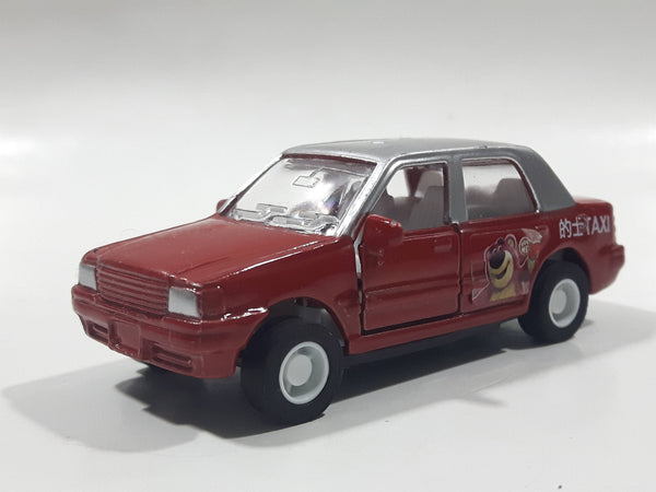 Unknown Brand CS13 Taxi Cab with "Hug Me" Bear on the Side Red and Silver Pullback Friction Motorized Die Cast Toy Car Vehicle with Opening Doors - Missing Roof Light
