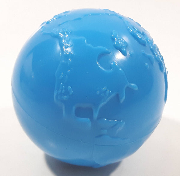 1995 FCN Bobby's World Blue Earth Shaped 2" Diameter Plastic Toy Picture Viewer
