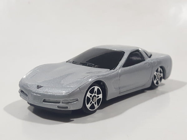 Maisto 1997 Chevrolet Corvette Silver Die Cast Toy Car Vehicle