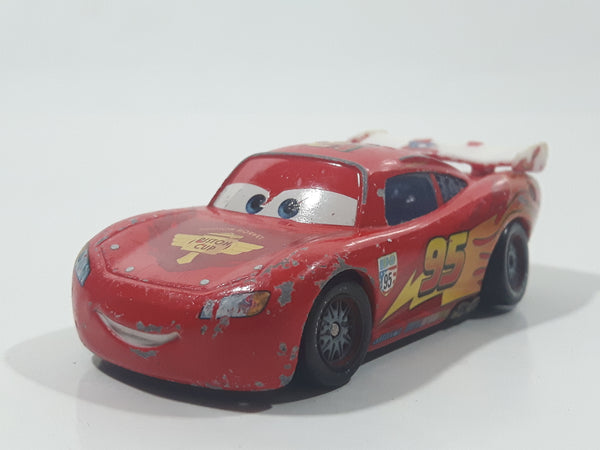 Disney Pixar Cars Lightning McQueen #95 Red Die Cast Toy Race Car Vehicle V2797