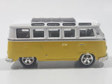2002 Johnny Lightning Volkswagen 21 Window Bus Yellow Die Cast Toy Car Vehicle
