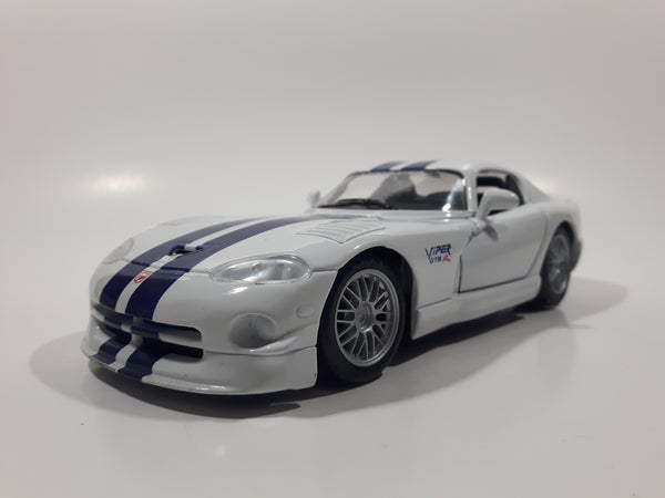 Maisto Dodge Viper GT2 White with Blue Stripes 1/24 Scale Die Cast Toy Car Vehicle Missing Spoiler