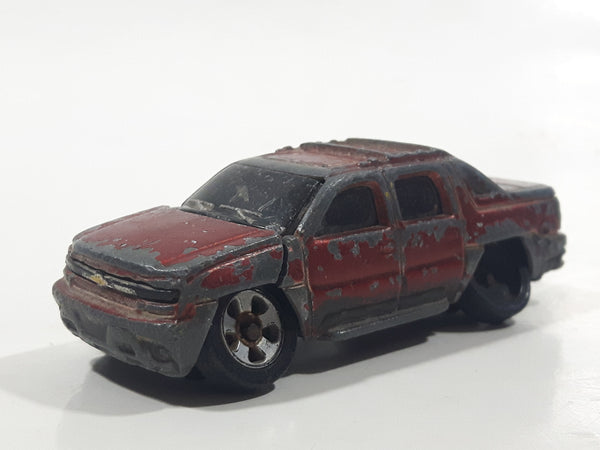 Maisto 2002 Chevrolet Avalanche Truck Dark Red Die Cast Toy Car Vehicle